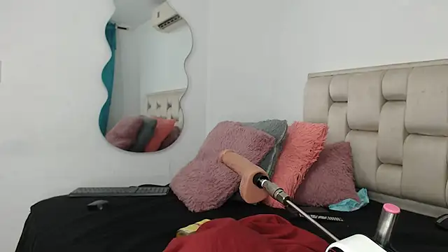 Roxy-Smith online show from October 16, 2025, 12:22 am