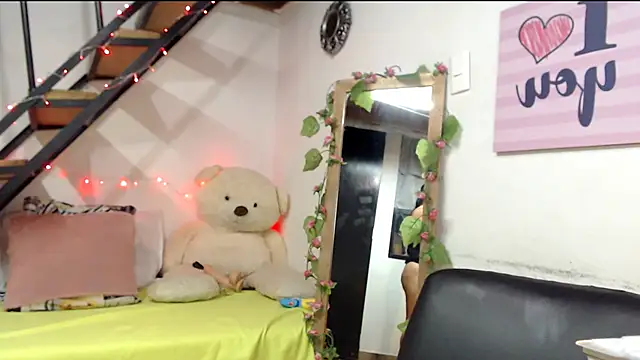 Snapshot of luna_sky83 chatting on December 30, 2024, 1:14 pm luna sky83 online show from December 30, 2024, 1:14 pm