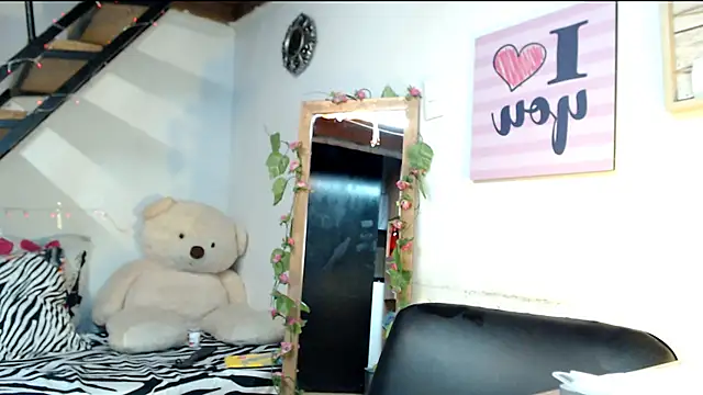 Snapshot of luna_sky83 chatting on January 19, 2025, 2:38 pm luna sky83 online show from January 19, 2025, 2:38 pm