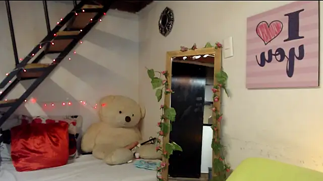 Snapshot of luna_sky83 chatting on February 4, 2025, 10:10 am luna sky83 online show from February 4, 2025, 10:10 am