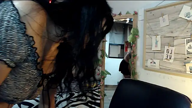 Snapshot of luna_sky83 chatting on February 21, 2025, 1:22 pm luna sky83 online show from February 21, 2025, 1:22 pm