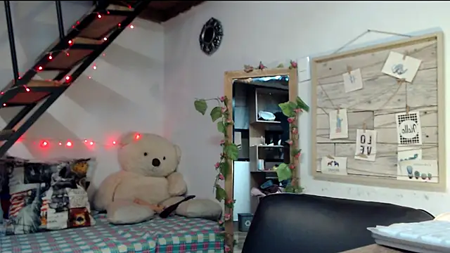 Snapshot of luna_sky83 chatting on March 12, 2025, 1:19 pm luna sky83 online show from March 12, 2025, 1:19 pm