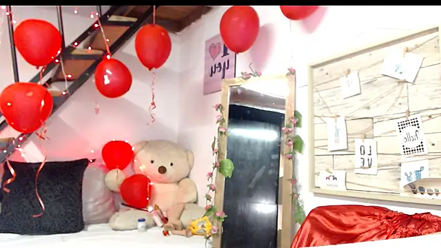 Snapshot of luna_sky83 chatting on September 28, 2025, 6:19 am luna sky83 online show from September 28, 2025, 6:19 am