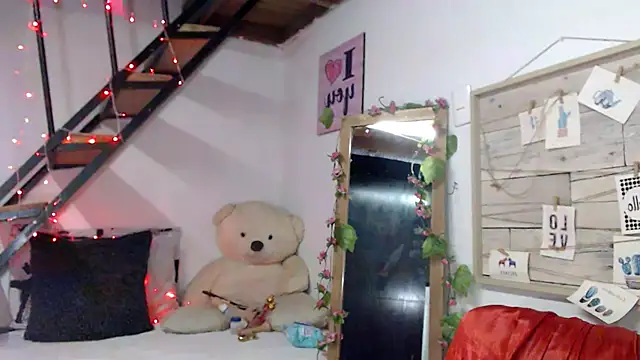 Snapshot of luna_sky83 chatting on October 24, 2025, 5:48 am luna sky83 online show from October 24, 2025, 5:48 am