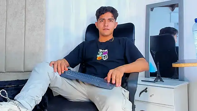 Snapshot of Muichiro_tokito1 chatting on January 30, 2025, 3:22 am Muichiro tokito1 online show from January 30, 2025, 3:22 am