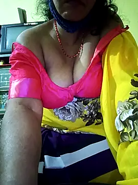 Snapshot of Riyaa_2024 chatting on December 21, 2024, 8:18 am Riyaa 2024 online show from December 21, 2024, 8:18 am
