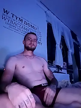 wariacik0024 online show from September 16, 2025, 8:54 pm