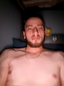 wariacik0024 online show from September 26, 2025, 10:47 pm