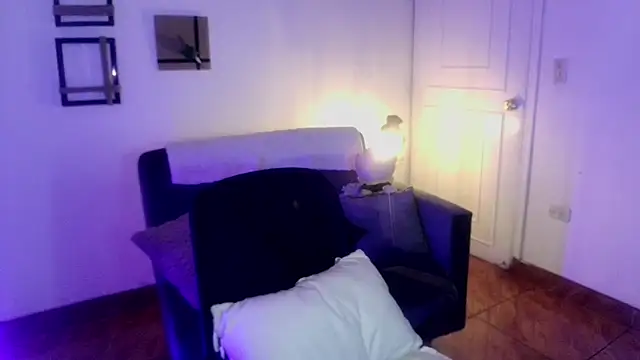 Snapshot of Emilyswan04 chatting on February 22, 2025, 2:17 am Emilyswan04 online show from February 22, 2025, 2:17 am