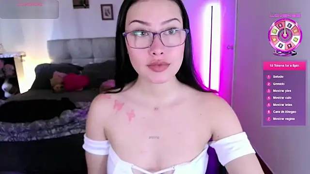 Snapshot of Emilyswan04 chatting on October 8, 2025, 9:56 pm Emilyswan04 online show from October 8, 2025, 9:56 pm