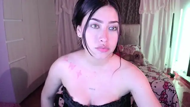 Emilyswan04 online show from March 22, 2026, 2:26 am