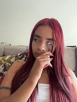 Laura fernandezII online show from January 5, 2026, 8:34 pm