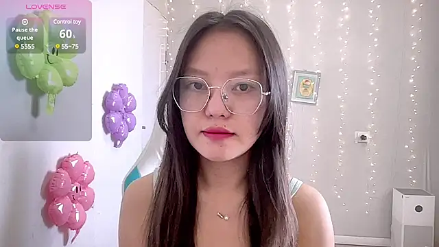 Risalynn online show from March 19, 2025, 2:48 am