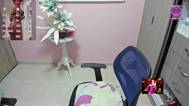 Snapshot of KAROL_MILF chatting on February 24, 2026, 12:41 am KAROL MILF online show from February 24, 2026, 12:41 am