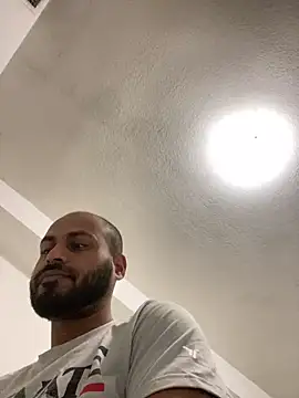 islandvybee55 online show from January 4, 2025, 6:19 am