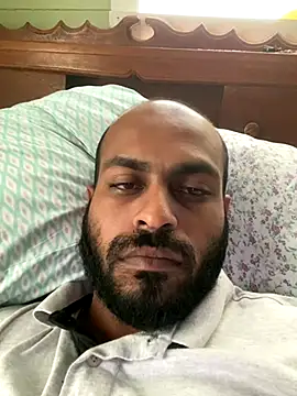 islandvybee55 online show from November 18, 2025, 3:49 pm