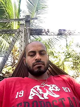 islandvybee55 online show from December 3, 2025, 4:27 pm