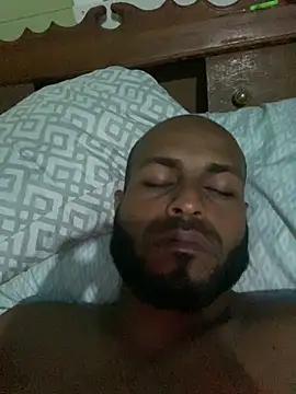 Snapshot of islandvybee55 chatting on February 9, 2026, 3:54 am islandvybee55 online show from February 9, 2026, 3:54 am