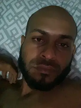 Snapshot of islandvybee55 chatting on February 10, 2026, 2:37 am islandvybee55 online show from February 10, 2026, 2:37 am