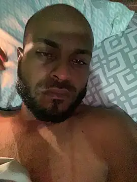 Snapshot of islandvybee55 chatting on February 11, 2026, 3:11 am islandvybee55 online show from February 11, 2026, 3:11 am