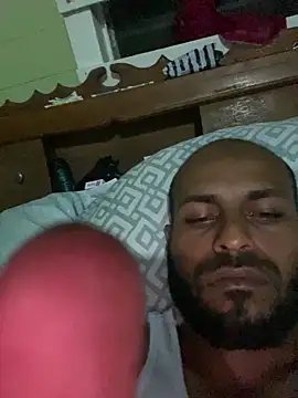 Snapshot of islandvybee55 chatting on February 15, 2026, 4:09 am islandvybee55 online show from February 15, 2026, 4:09 am