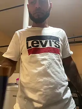 Snapshot of islandvybee55 chatting on February 20, 2026, 11:22 am islandvybee55 online show from February 20, 2026, 11:22 am