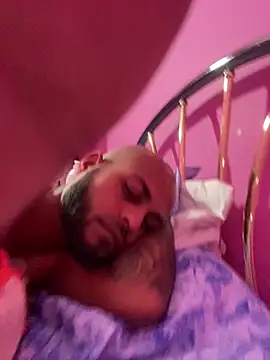 Snapshot of islandvybee55 chatting on February 21, 2026, 2:45 am islandvybee55 online show from February 21, 2026, 2:45 am