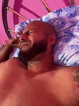 Snapshot of islandvybee55 chatting on February 22, 2026, 10:25 am islandvybee55 online show from February 22, 2026, 10:25 am