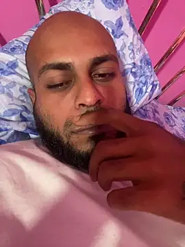 Snapshot of islandvybee55 chatting on February 24, 2026, 2:09 am islandvybee55 online show from February 24, 2026, 2:09 am