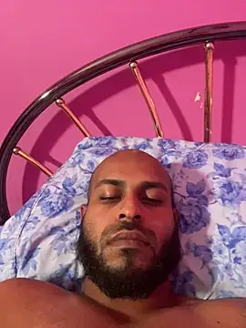 Snapshot of islandvybee55 chatting on February 25, 2026, 2:43 am islandvybee55 online show from February 25, 2026, 2:43 am