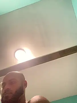 Snapshot of islandvybee55 chatting on February 25, 2026, 4:05 pm islandvybee55 online show from February 25, 2026, 4:05 pm