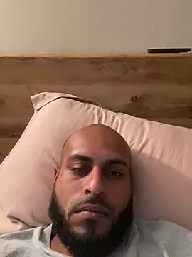 Snapshot of islandvybee55 chatting on March 1, 2026, 2:41 pm islandvybee55 online show from March 1, 2026, 2:41 pm