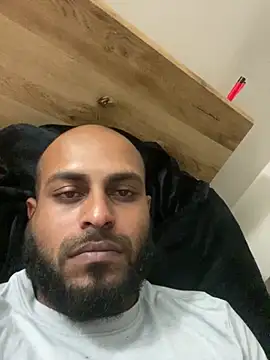 Snapshot of islandvybee55 chatting on March 7, 2026, 6:05 pm islandvybee55 online show from March 7, 2026, 6:05 pm