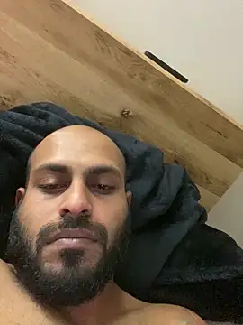 Snapshot of islandvybee55 chatting on March 19, 2026, 2:04 am islandvybee55 online show from March 19, 2026, 2:04 am