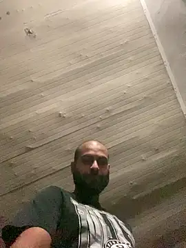 Snapshot of islandvybee55 chatting on March 24, 2026, 10:42 am islandvybee55 online show from March 24, 2026, 10:42 am