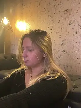 MiaPetit  online show from March 8, 2025, 4:50 pm