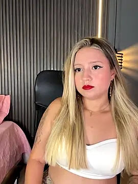 MiaPetit  online show from September 13, 2025, 11:37 pm