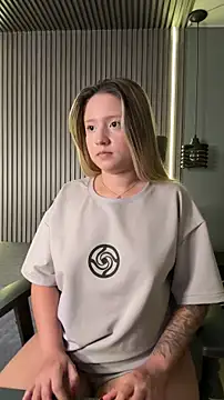 MiaPetit  online show from January 5, 2026, 6:44 pm