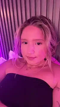 MiaPetit  online show from April 3, 2026, 6:50 pm