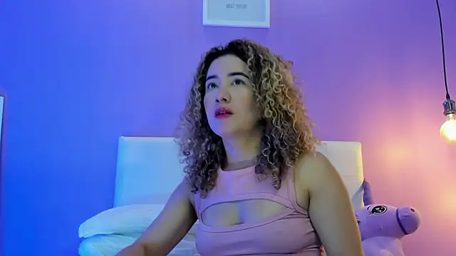 Snapshot of Charlotte11-11 chatting on February 18, 2026, 2:35 pm Charlotte11-11 online show from February 18, 2026, 2:35 pm