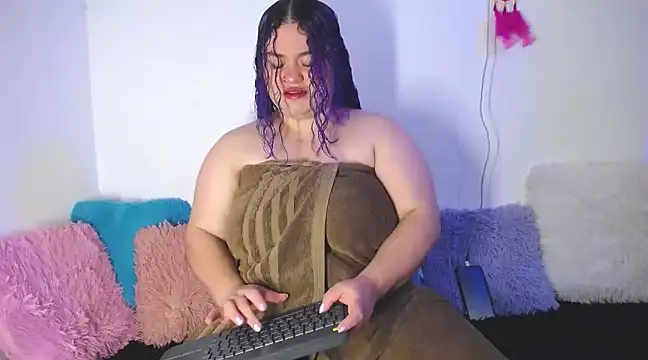 lunitaa0 online show from January 14, 2025, 5:51 am