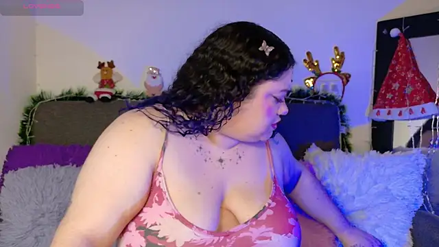 lunitaa0 online show from November 11, 2025, 5:18 am