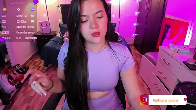 NahiaraEvans  online show from January 18, 2026, 5:22 am