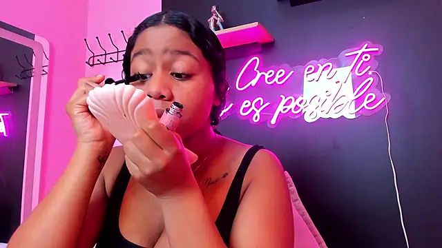 Sofi Fox  online show from March 21, 2025, 1:23 pm