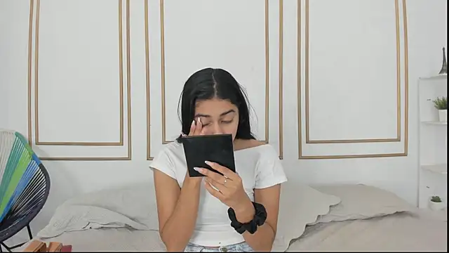 natalia aguirre1 online show from March 14, 2025, 12:29 pm