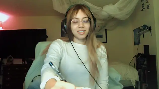 Snapshot of PolinaLoveX chatting on January 1, 2025, 11:51 pm PolinaLoveX online show from January 1, 2025, 11:51 pm