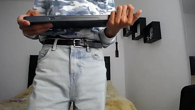 abigail f00x online show from March 14, 2025, 1:24 pm