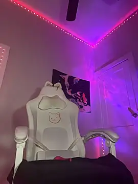 loveluna8 online show from October 25, 2025, 11:51 am