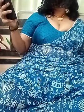 Snapshot of MONA_DARLING31 chatting on November 3, 2025, 4:25 am MONA DARLING31 online show from November 3, 2025, 4:25 am