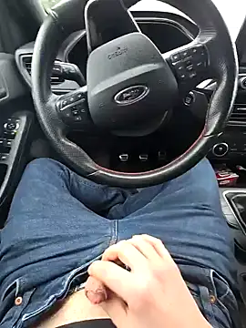 Snapshot of Titanhoott chatting on December 30, 2024, 1:36 pm Titanhoott online show from December 30, 2024, 1:36 pm